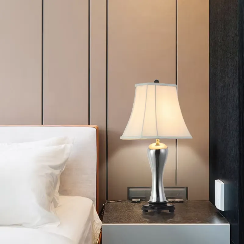 モダンなLEDデスクランプ。リビングや寝室、ベッドサイドテー - Light Switch のレビューと価格